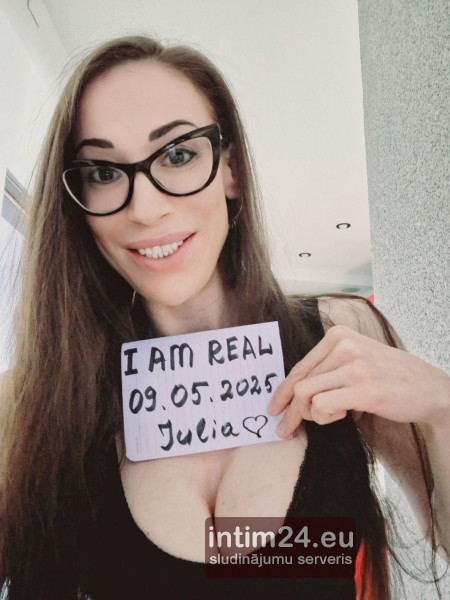 Julia TANTRA