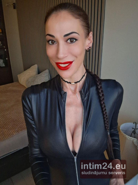 MISTRESS JULIA