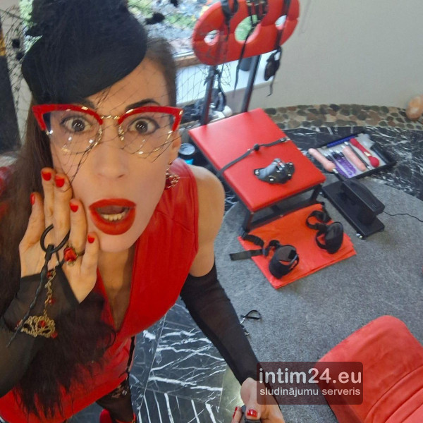MISTRESS JULIA