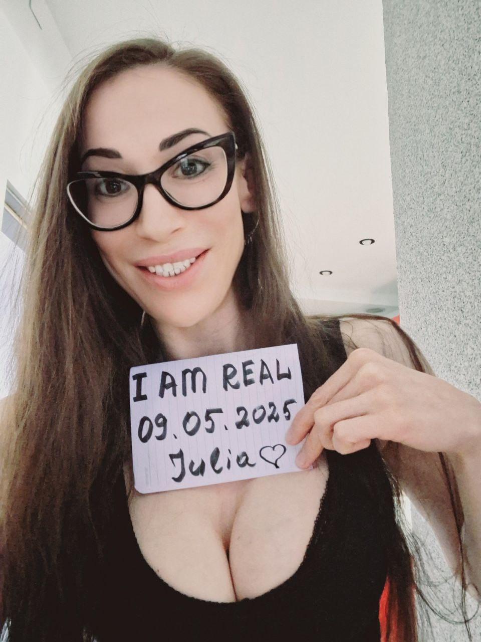 Julia TANTRA