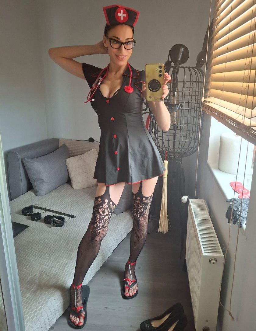 MISTRESS JULIA
