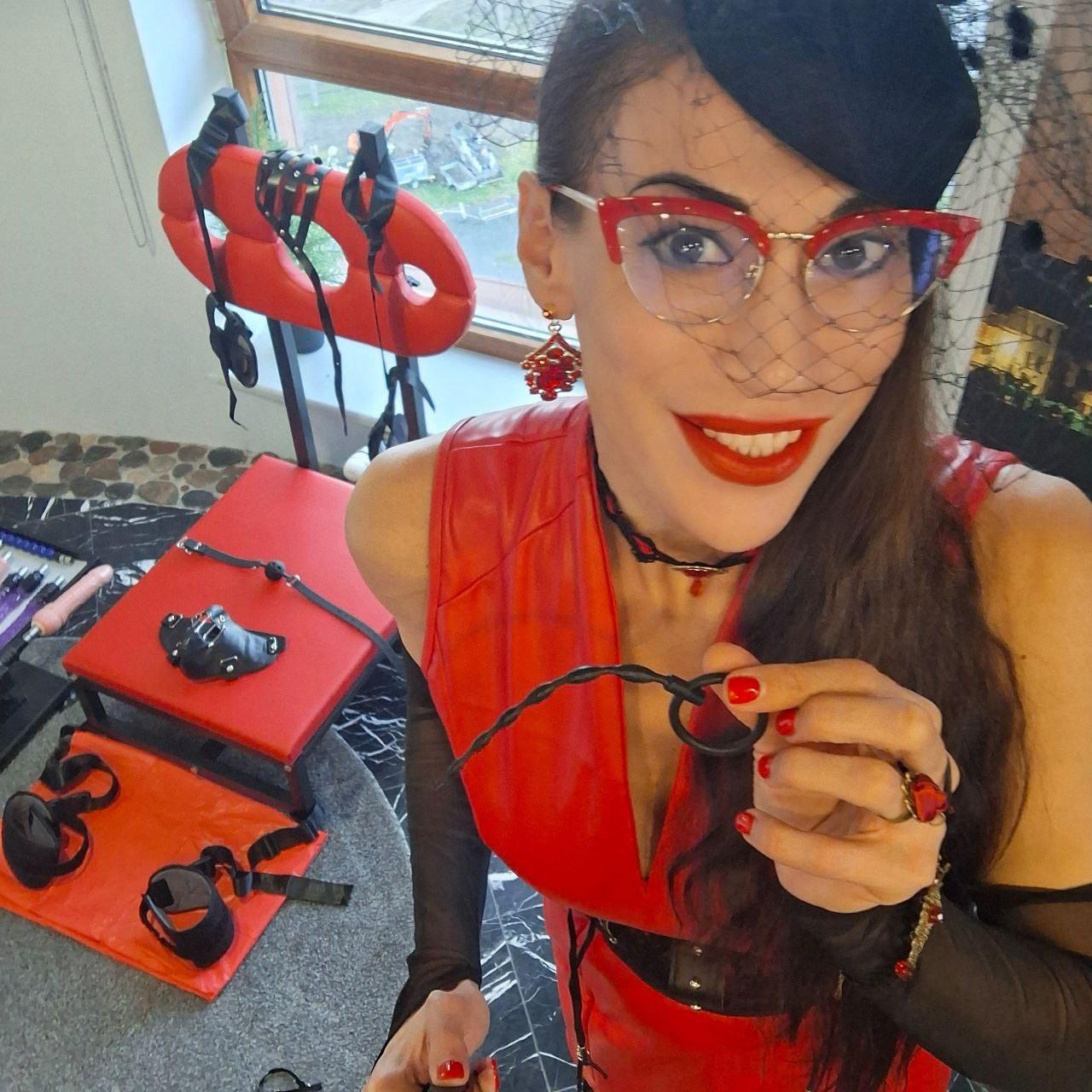 MISTRESS JULIA