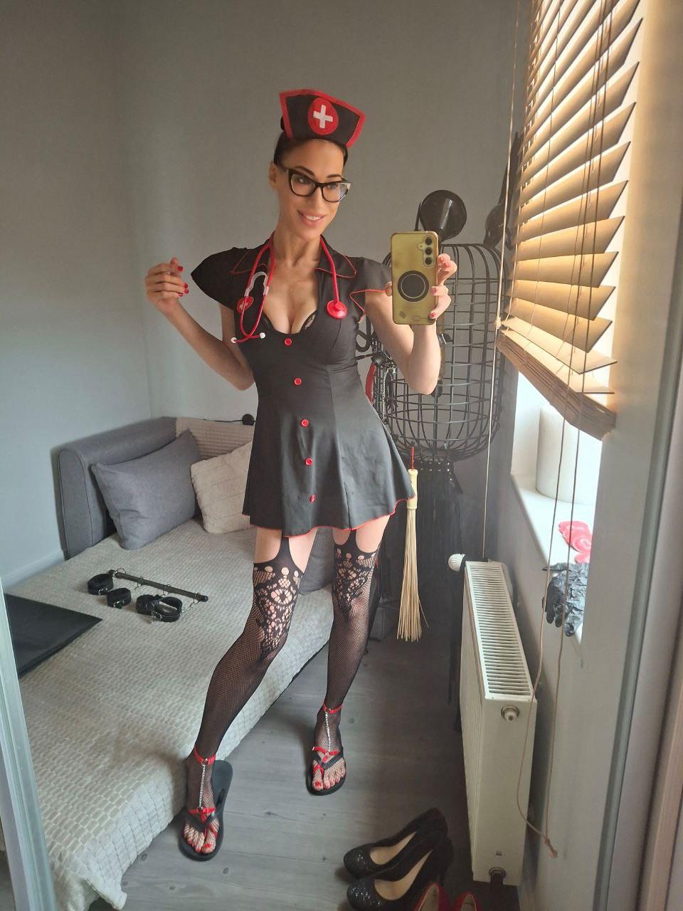 MISTRESS JULIA